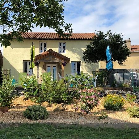 The Walnut Tree Gite Le Dorat Exterior foto
